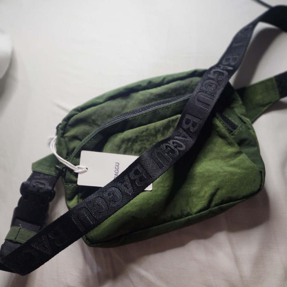 BAGGU Olive Green Sling Bag with Black Logo Strap - Picture 2 of 5